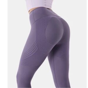 FANKA Body Sculpt Capri Leggings (Reversible Wear) in Wineberry‎